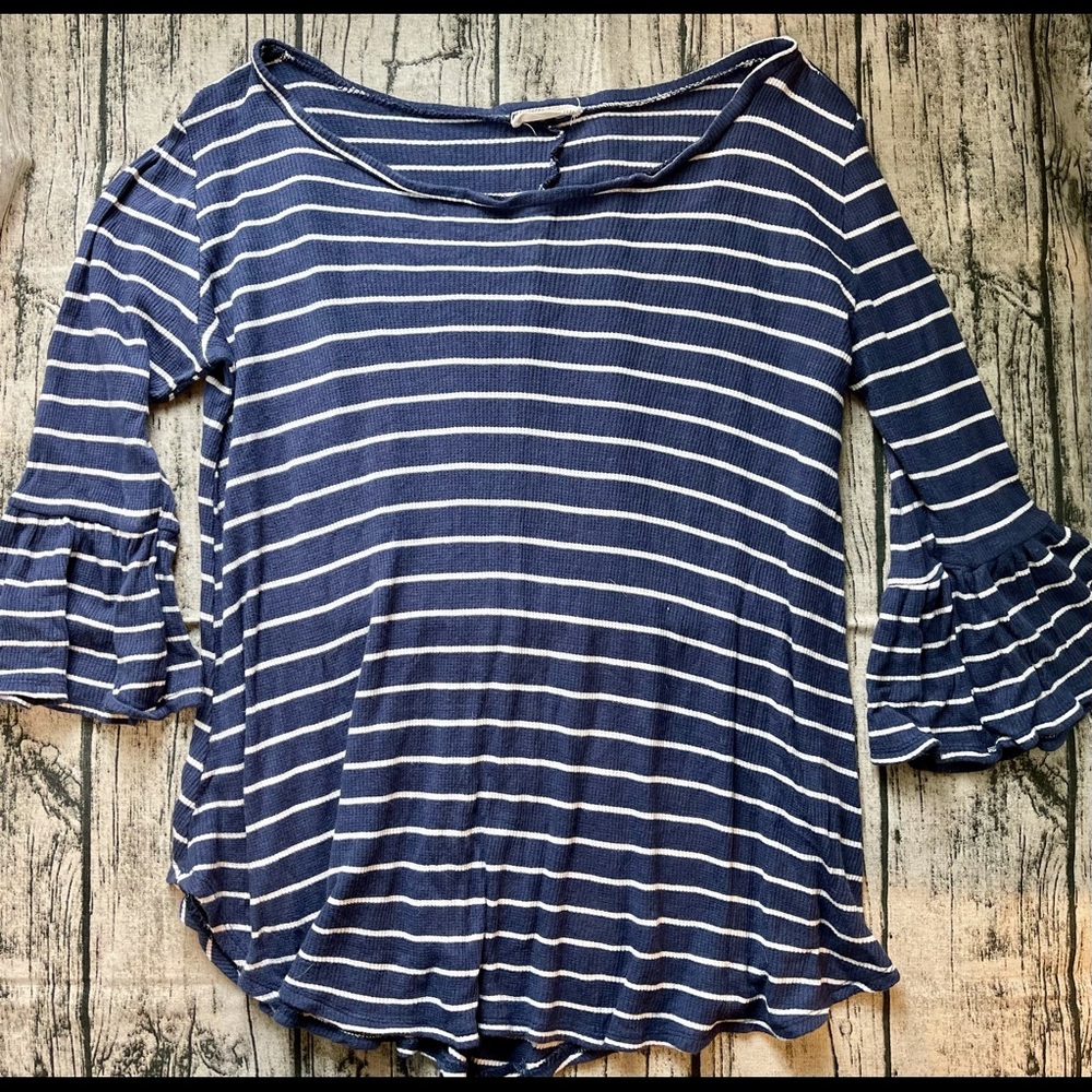 3/4 ruffle sleeve top